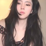 한소희, 흘러내린 <b>호피</b>로 치명美 발산…역시 씻기 전이 예쁜건 국룰