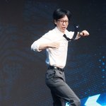 국민 <b>MC</b>' 유재석, '노룩' 발길질당했다 [런닝맨]