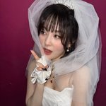 레드벨벳 슬기, 웨딩드레스가 잘 어울리네…옆엔 누군가보니 [<b>MD</b>스타]