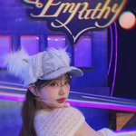 '천상 아이돌' 장원영 '<b>레블</b> 하트' 사진 공개…"원영이 볼 수...