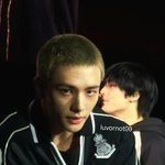 요즘 남돌들 사이에 삭발 유행하는건가