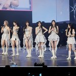 <b>군부대</b>인 줄…'10주년' 여자친구, 해체설 일축시킨 '역대급 떼창'(종합)