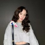 인형 미모...블핑 지수, 무채색 <b>크롭</b>니트에 '잘록' 허리 노출