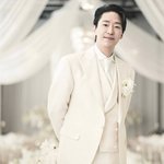 '새신랑' <b>엄기준</b> "49살에 드디어 결혼..즐겁게 살겠다" 결혼...