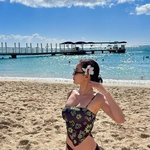 트와이스 지효, 하와이서 뽐낸 구릿빛 비키니 자태…美친 볼륨감