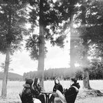 입양한 두 딸과 새 가족사진 공개 "<b>배려</b>와 사랑으로 쌓으려 해"