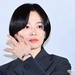 피우는 송혜교, 스크린 꽉 채운 새 얼굴 (검은 <b>수녀</b>들)[종합]