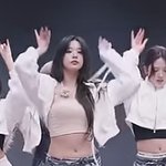 장원영 확실히 <b>살</b> 붙었네