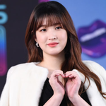 돈번다”...‘대본’ 인증 율희, 최민환과 양육권 소송 <b>변수</b>될까