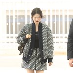 [포토]한소희, 뿌연 안개 속을 걸으며