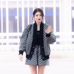 [T포토] 한소희 '한 겨울, 한 뼘 치마로 드러낸 패션 감각'