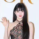 한소희, 첫 팬미팅으로 전 세계 팬 만난다