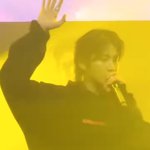 팬 다친 줄 알고 노래 끊은 남자 아이돌