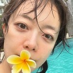 전소민 수영하다 물에 흠뻑 젖어 찰칵, <b>민낯</b>에 꽃 물고 청순하네