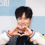 [드루와] [T포토] 김동완 '아이돌 모먼트는 이런 거야'
