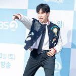 [현장포토] "내가 춤<b>신춤</b>왕"…신화 김동완, 원조 아이돌 위엄