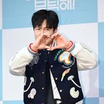 [사진]신화 김동완,'아이돌 하트'