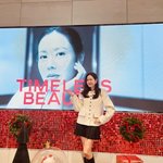 손예진, 현빈이 놀랄 미니스커트…출산 후에도 <b>늘씬</b> 각선미