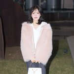  ‘수줍수줍 포토타임’ (웬디의 영스트리트 출근길) [<b>HD</b>포토]