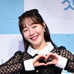 엄지원, 47세 맞아? 시스루 원피스+왕<b>리본</b>도 러블리