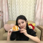 나 이사진이랑 거의 똑같이 생겼는데 뭘 해야 저렇게 예뻐<b>지지</b>