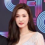 율희, 배우 데뷔→촬영 현장 공개…프로페셔널한 눈빛 [<b>MD</b>이슈]