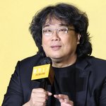 해외 팬 속이는 봉준호 사칭 <b>SNS</b> 등장…'미키 17' 측 "조치...