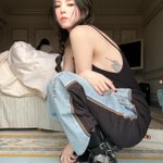 ‘지웠는데, 또...?’ 한소희, 과감한 타투 노출