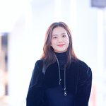 [현장포토] "설렘지수 100%"...지수, 인형의 눈맞춤