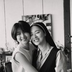 김태리, <b>수녀복</b> 입은 전여빈 꼭 끌어안고‥‘검은 <b>수녀</b>들’ 응원