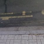 기쌘 가방과 기쌘 빨간<b>바지</b>를 입었지만