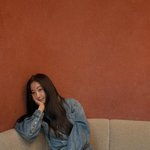 47세 맞아? 김사랑, 아찔한 초미니 청치마룩 '아슬아슬하네'