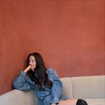 '47세' 김사랑, 엄청난 초미니 스커트 자태..대학생 뺨치겠네