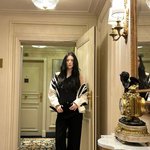 '슬렌더' 한소희, 프랑스 파리에서 뽐낸 독보적 아우라 [<b>N</b>샷]