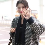 한소희도 '디올 룩에 토끼가방'…2030 女 열광한 패션