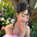 (여자)아이들 민니, 계단 같은 구두 굽+흰색 스타킹도 완벽 소화