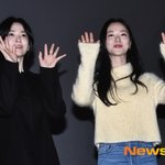 [댓글부탁해] 송혜교x전여빈, 무대인사 화보급 포즈 [포토엔HD]