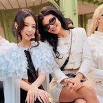 제니 &amp; <b>카일리</b>제너 투샷