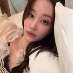 전종서, 레이스 의상에 뇌쇄적인 눈빛…<b>침대</b> 셀카의 정석