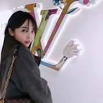 서신애, 몰라보게 예뻐졌네…<b>베일</b> 듯한 턱선