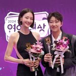 ‘<b>SBS</b>의 딸’ 이현이·‘베스트 플레이어’ 허경희, 연예대상서 웃었다
