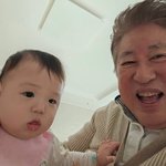 '황보라 시父' 김용건, <b>손주</b> 안고 감출 수 없는 미소..붕어빵...