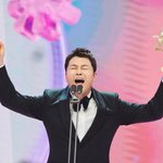  누가 웃었나…'무도' 찬밥 <b>MBC</b>, '상 남발' SBS 이겼다