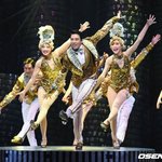 뮤지컬 무대서 속옷 노출 "호피<b>무늬</b> 삼각팬티 입고 점프..가랑이...