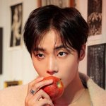 인플루언서 팔로워 논란… "취향 확실" <b>vs</b> "별 걸 다 파묘"