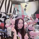 '재결합' 베이비복스 불화설 끝…김이지 위한 생파 "울뻔했잖아"