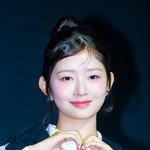 [엔터톡] [사진]아이브 레이,'생일날 사랑을 담아 하트'