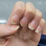 나 예전에 <b>손톱</b> 기른 것 좀 봐