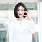 서예지, 한파에 <b>셔츠</b>만 달랑 입었네‥청순한 공항 패션의 정석