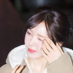 ‘바람때문에 앞머리가…낑낑’ (웬디의 영스트리트 출근길) [<b>HD</b>포토]